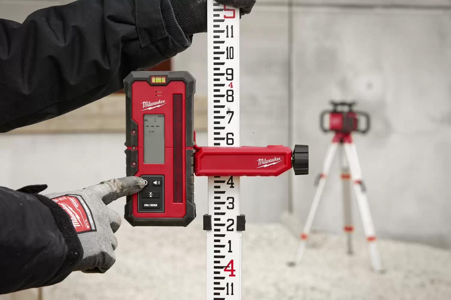 Milwaukee 3701 21T M18 Red Exterior Rotary Laser Level Kit w